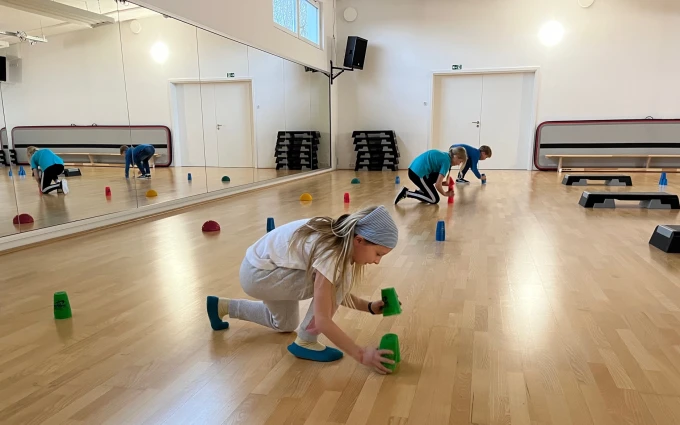 Der Speedstacking-Parcours mit Hindernissen